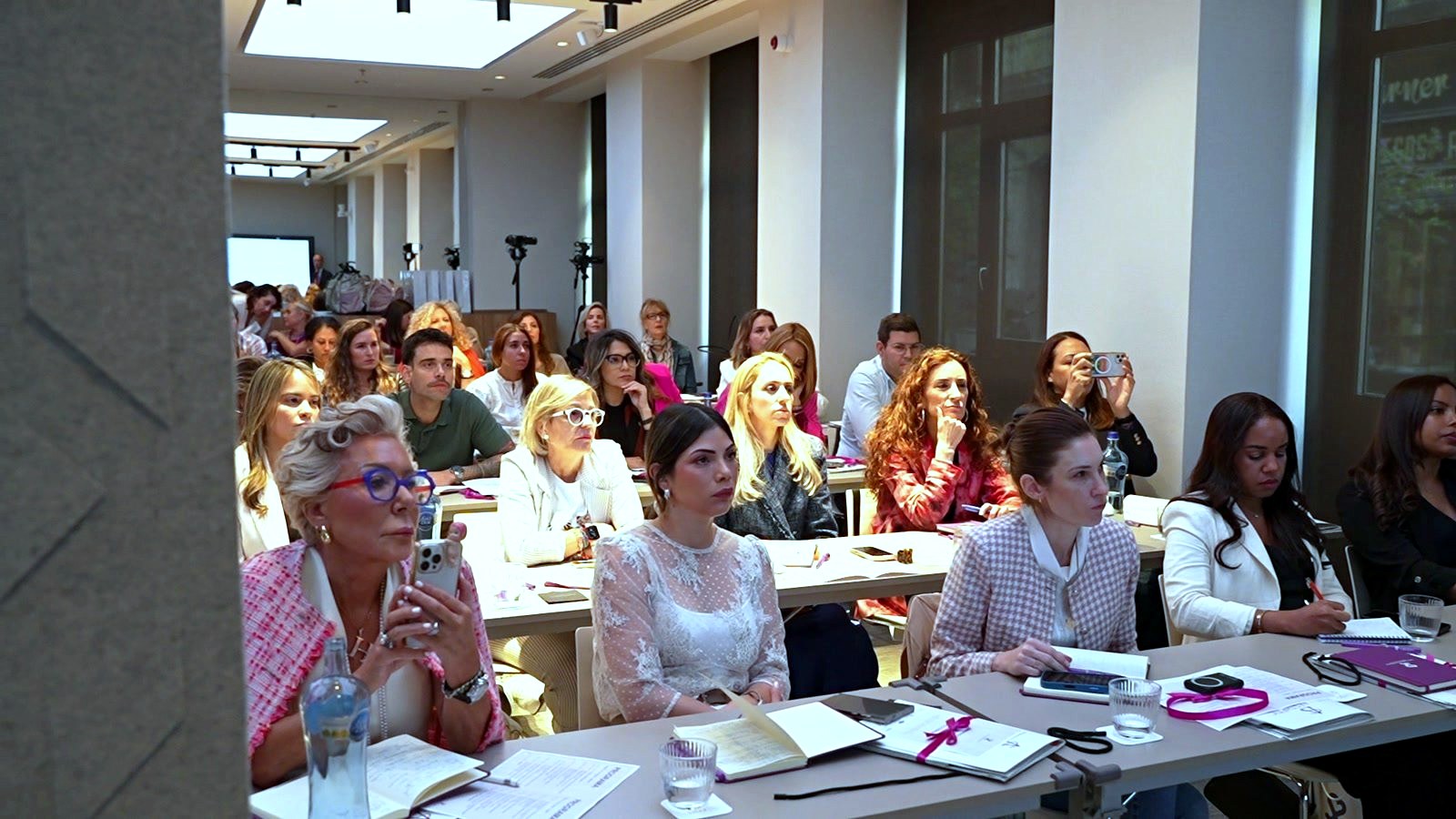 La sala llena de médicos asistentes